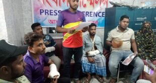 হামলাকারীদের গ্রেফতারের দাবিতে আশাশুনি প্রেস ক্লাবে সংবাদ সম্মেলন