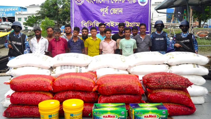 অবৈধভাবে পাচারকালে ১৩ জন পাচারকারীকে আটক 