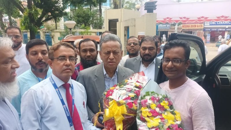 সাবেক বা‌নিজ‌্য মন্ত্রী আমীর খসরু মাহমুদ চৌধুরী’র পূণ্যভূমি সিলেট আগম‌নে ফু‌লেল শু‌ভেচ্ছা