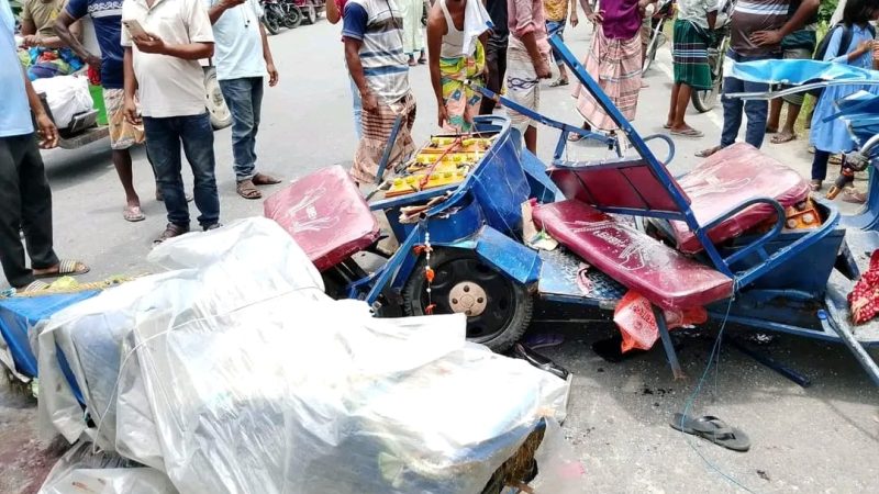 ভূরুঙ্গামারীতে ট্রাক-অটোর মুখোমুখি সংঘর্ষে একই পরিবারের শিশুসহ নিহত ২, আহত ৩