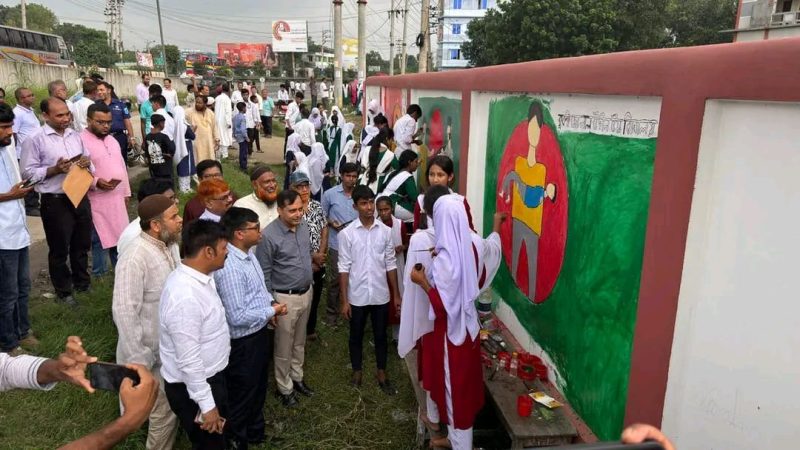 ‎মির্জাপুরে জুলাই শহীদ দিবস উপলক্ষে দেয়ালে দেয়ালে চিত্রাঙ্গন ও গ্রাফিতি করলেন শিক্ষার্থীরা
