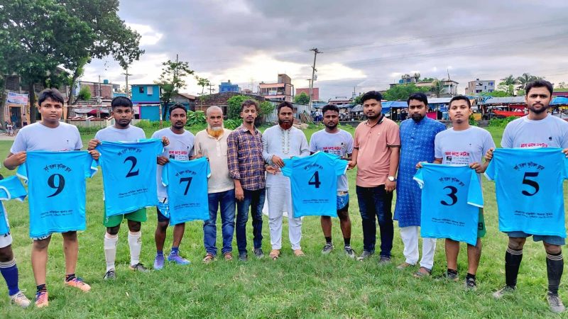 নন্দীগ্রামে পৌর বিএনপির সেক্রেটারী শফিউল আলম সুমনের জার্সি বিতরণ