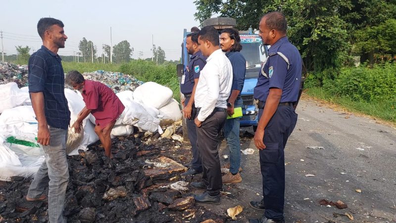 কেরানীগঞ্জে অভিযান চালিয়ে নিষিদ্ধ পলিথিন জব্দ
