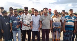 আশাশুনির শ্রীকলসে ৪ দলীয় ফুটবল টুর্নামেন্টের উদ্বোধনী খেলায় চাম্পাফুল জয়ী