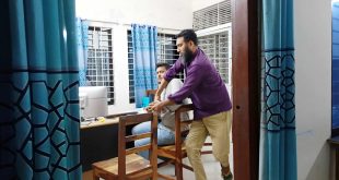 ঘুষ ও দালাল চক্রের ভিডিও ধারণের সময় সংবাদকর্মীর মোবাইল ছিনিয়ে নিলেন উপ-সহকারী ভূমি কর্মকর্তা