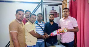 জাতীয় সাংবাদিক সংস্থা লালমনিরহাট জেলা কমিটির পক্ষ থেকে নবাগত ওসিকে ফুলেল শুভেচ্ছা  