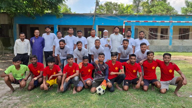 নন্দীগ্রামে মাজগ্রাম এম.এ. ফাজিল ডিগ্রি মাদ্রাসার উদ্যোগে শিক্ষক এবং শিক্ষার্থীদের ফুটবল খেলা অনুষ্ঠিত