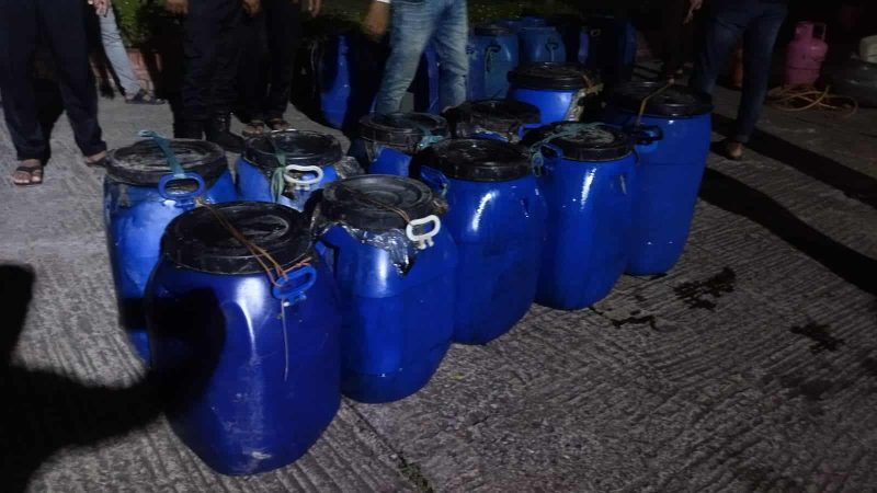কেরাণীগঞ্জে র‌্যাব-১০ এর অভিযানে চোলাইমদ উদ্ধার, মাদক ব্যবসায়ী গ্রেফতার