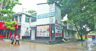 অন্যের কার্ড ব্যবহার করে ঢাবিতে প্রবেশের সময় তরুণ আটক